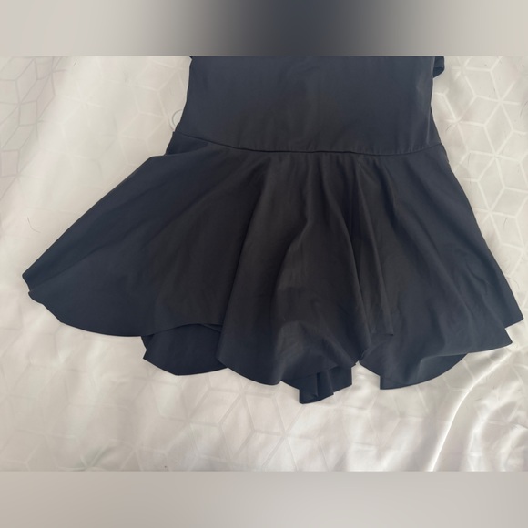 Halara Sport Dress W/ attached bike short - hankerchief hem NWT Size L - Picture 5 of 9